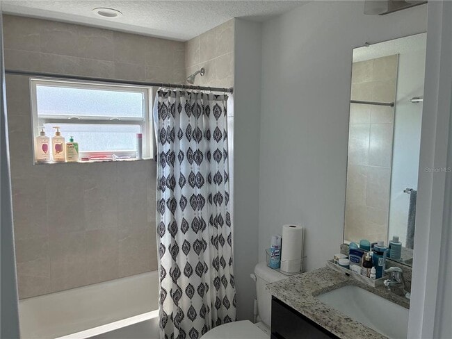 Building Photo - 2651 Bayside Dr S