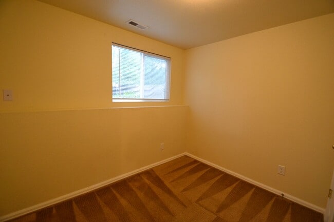 Building Photo - Corner Lot 4 Bedroom With AC!