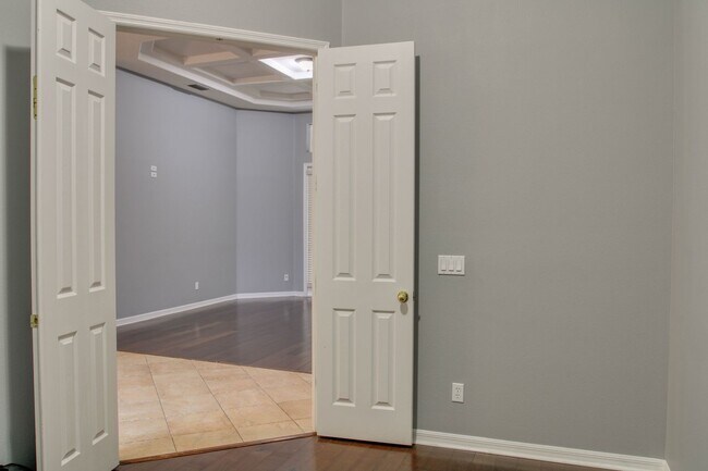 Building Photo - 805 Bainbridge Loop