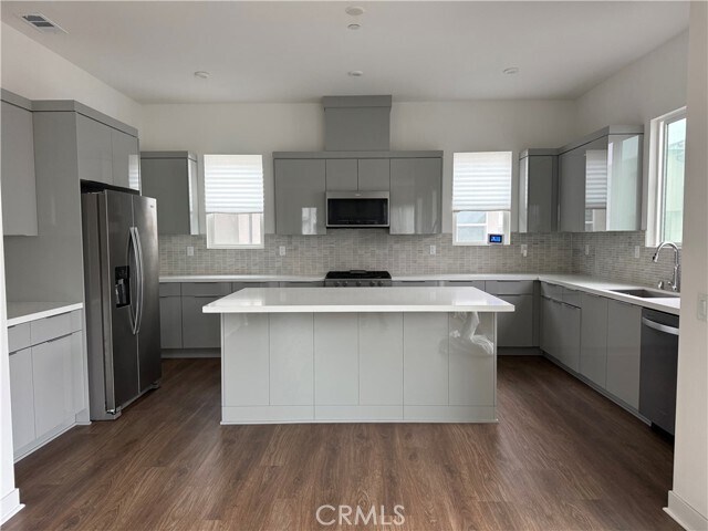 Building Photo - 1402 W Bushell St