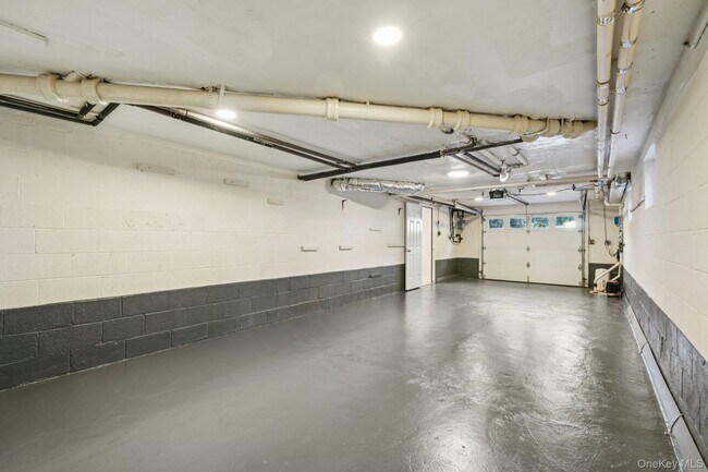 Building Photo - 71 Tamarack Rd