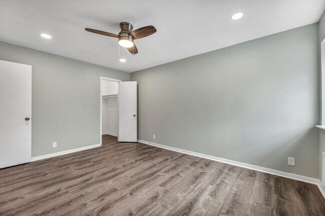 Building Photo - 2808 Skyway Cir