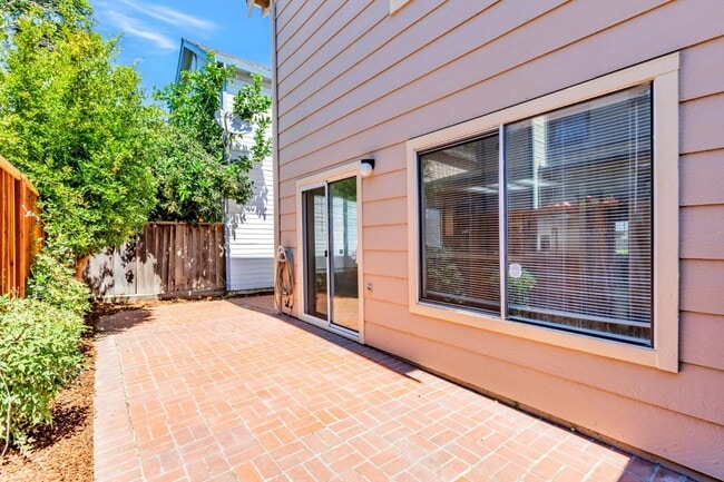 Building Photo - 39737 Potrero Dr