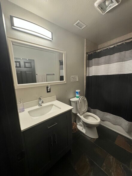 Building Photo - 130 W 106th St