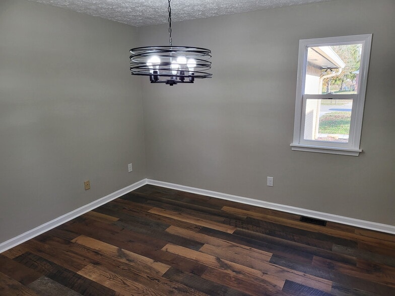 Building Photo - 642 Echo Bend Blvd