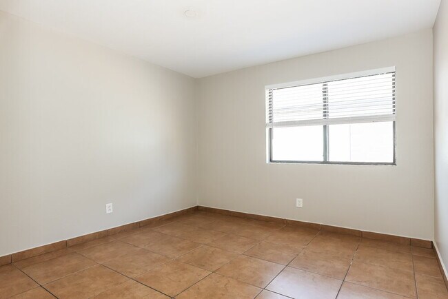 Building Photo - 8516 W Elm St