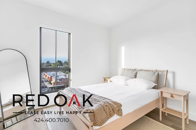 Primary Photo - Stunning One Bedroom Featuring a Private B...