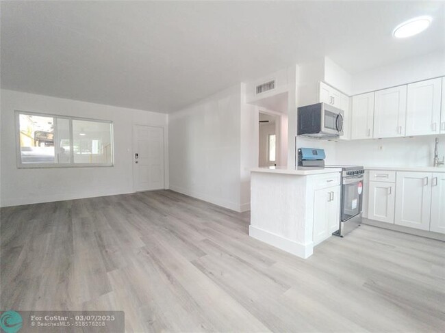Building Photo - 1821 Middle River Dr