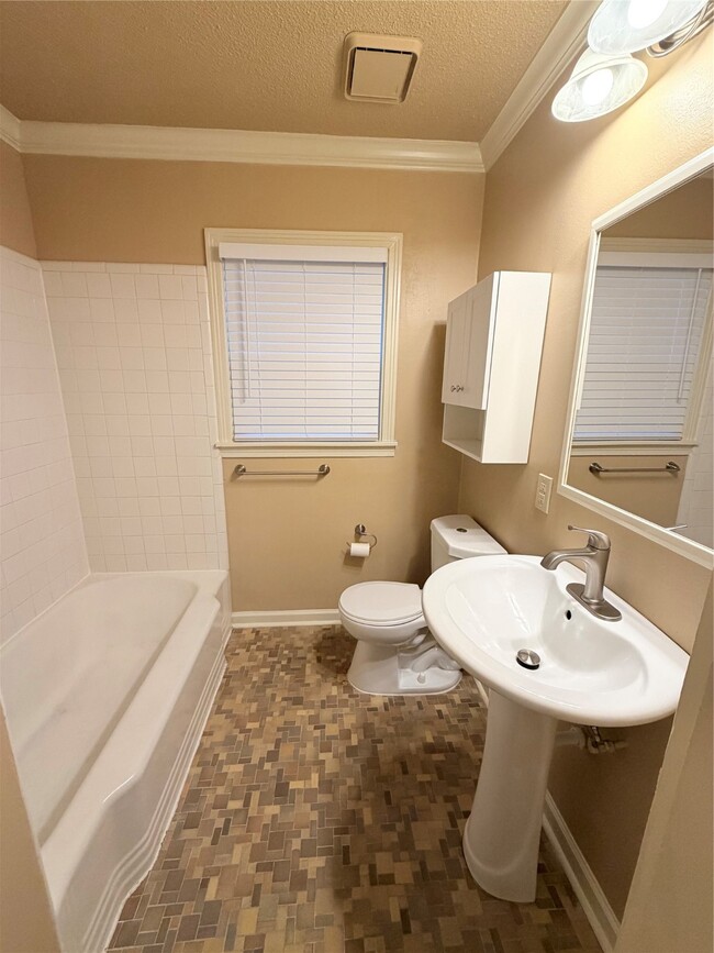 Building Photo - 6520 Weslayan St