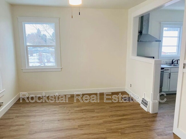 Building Photo - 5123 N Monroe St