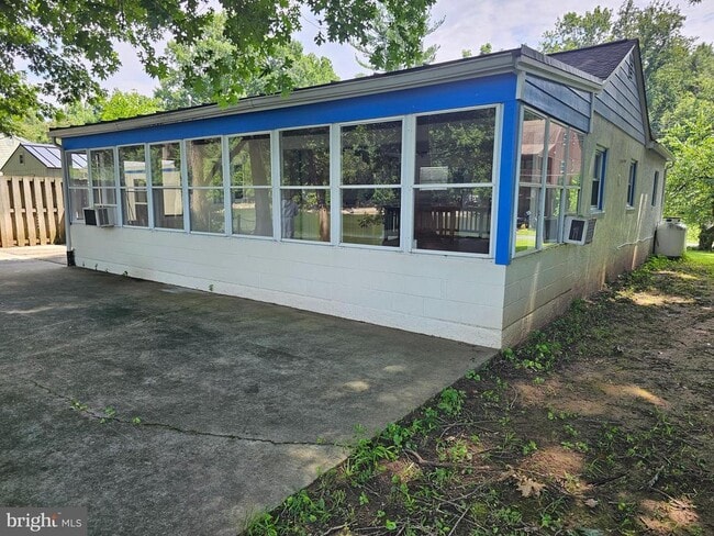 Building Photo - 505 Avalon Dr