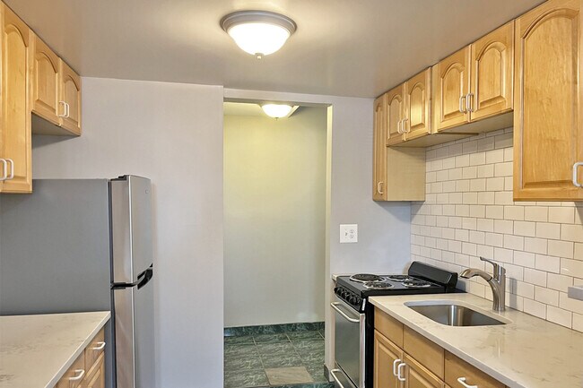 Building Photo - 411-419 Thatcher Ave.