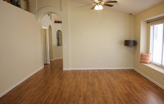 Building Photo - 9456 E Pine Valley Rd