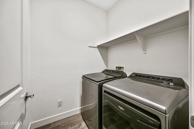 Building Photo - 17163 W Thousand Oaks St