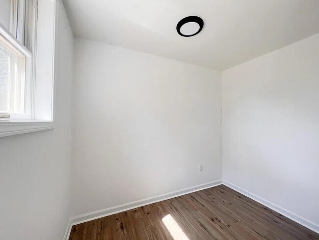 Building Photo - 12 Ginger Ln