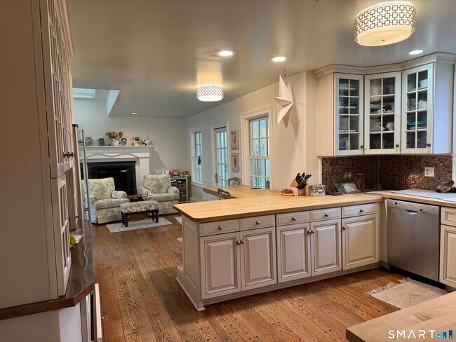 Building Photo - 301 Old Norwalk Rd