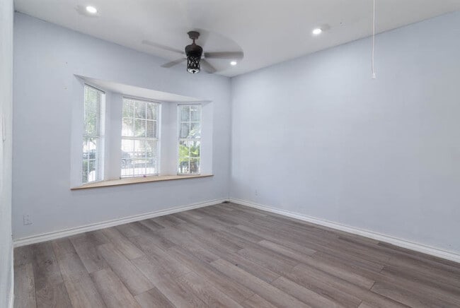 Building Photo - 560 W Highland Blvd