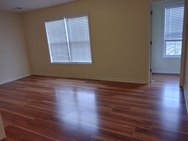 Building Photo - West Knoxville 37909 - Beautiful & newly remodeled with 4 bedroom, 3.5 baths - Call Sharon Arnwin...