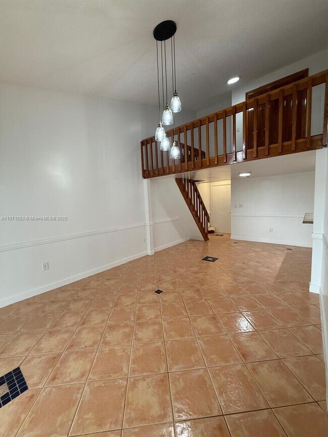 Building Photo - 9419 Fontainebleau Blvd