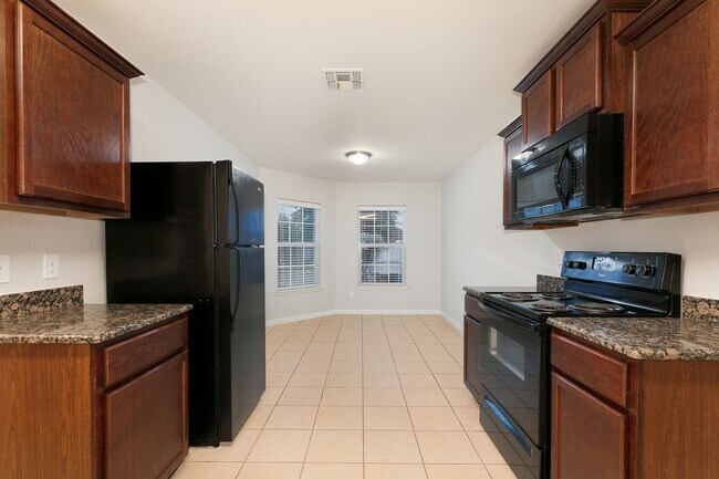 Building Photo - Luckey Ranch Single Story 3 bedroom with d...
