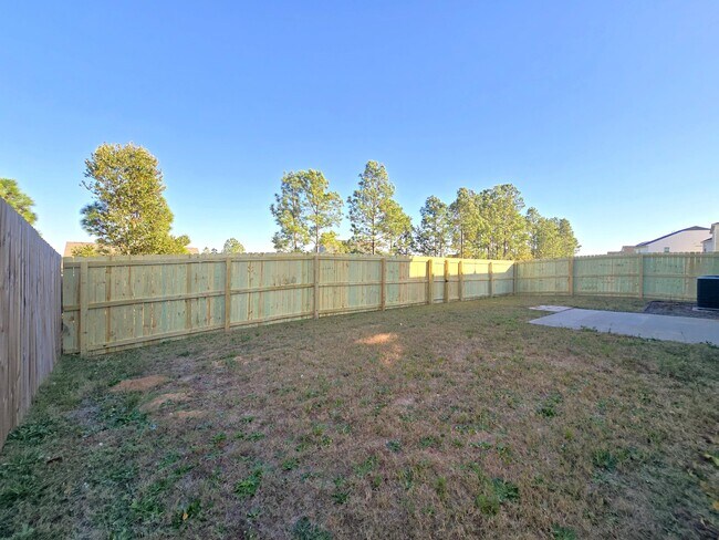 Building Photo - 502 Geranium St