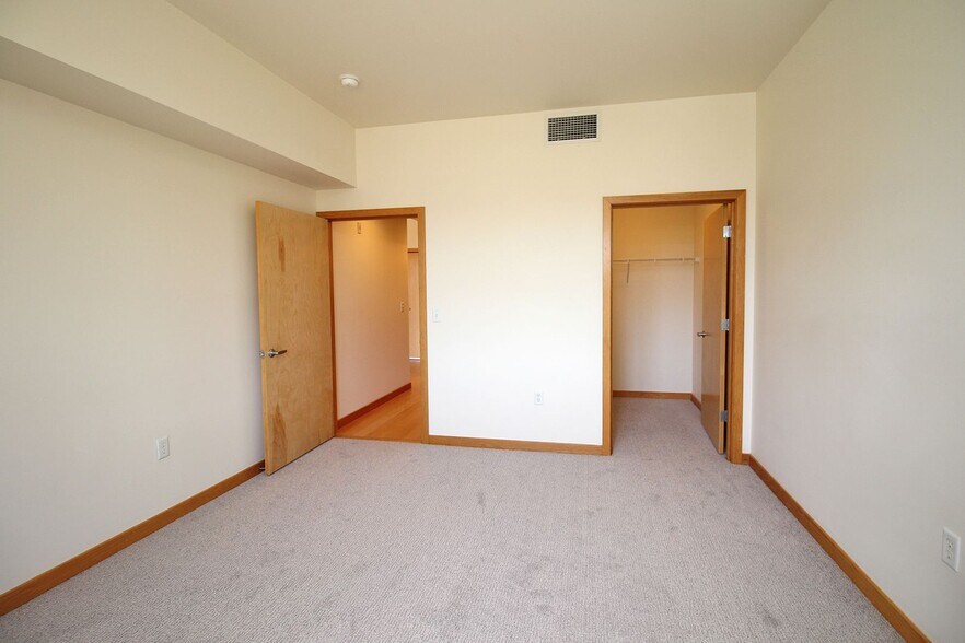 Building Photo - 1133 NW 11th Ave