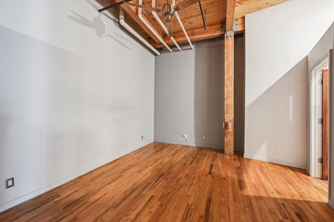 Building Photo - Open floor living at its best! 1 BR/2 BA l...