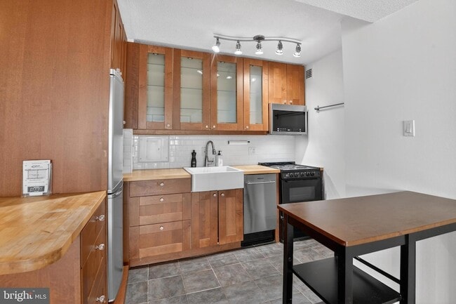 Building Photo - 1301 Delaware Ave SW