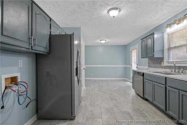 Building Photo - 929 Hollydale Ln