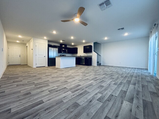 Building Photo - 6038 Swift Lariat St