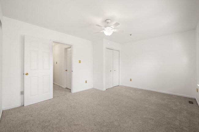 Building Photo - 1430 Redwood Ct