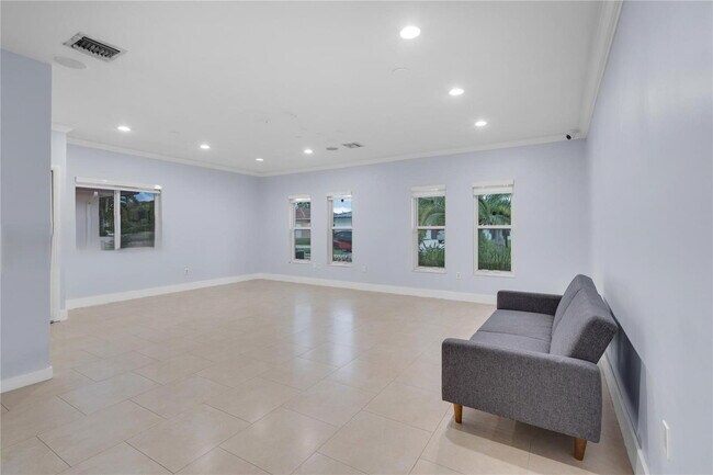 Building Photo - 1825 SW 125th Ct