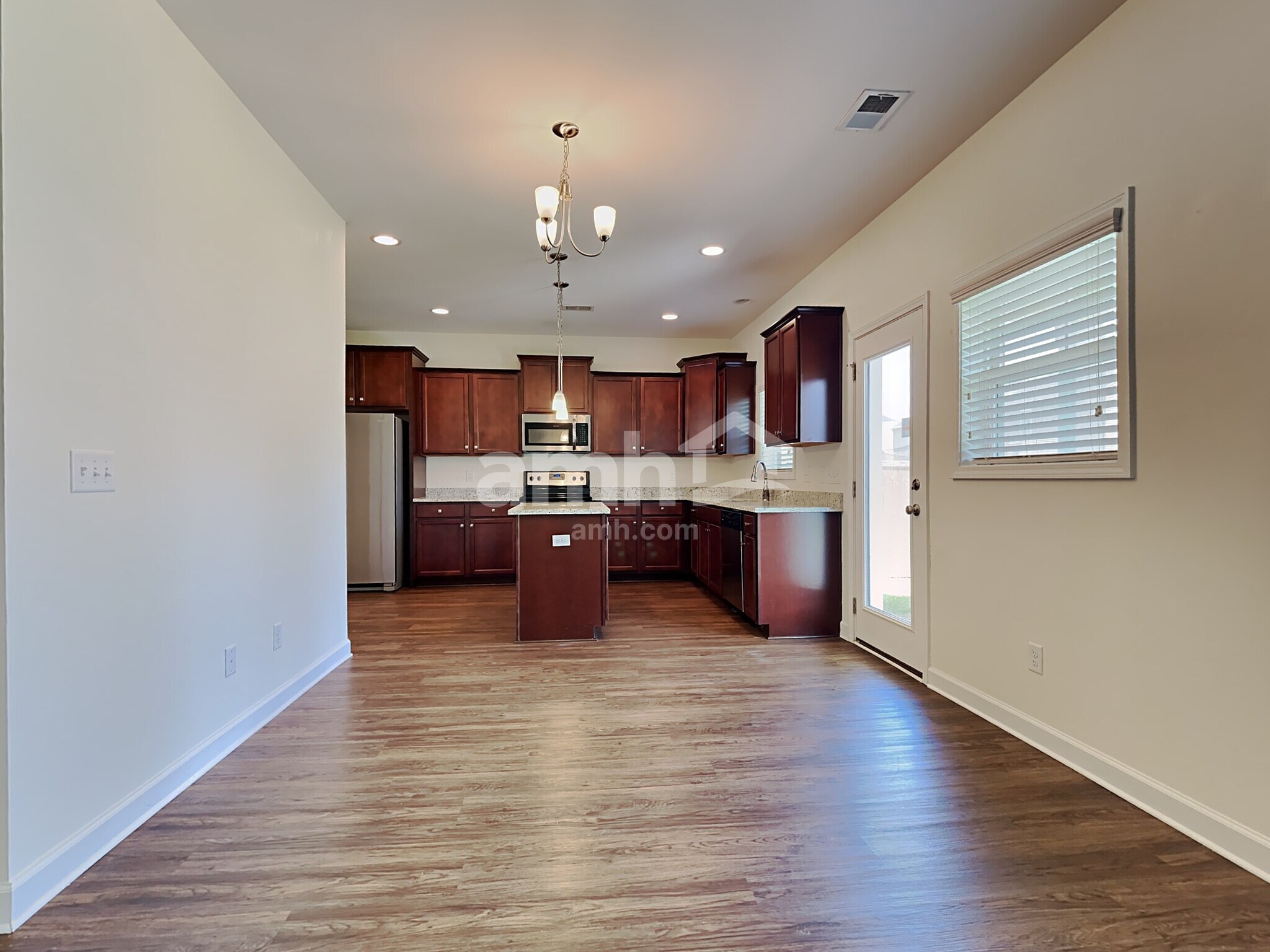 Building Photo - 523 Lateleaf Dr
