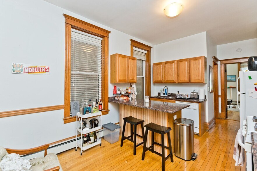 Building Photo - 2139 N Oakley Ave