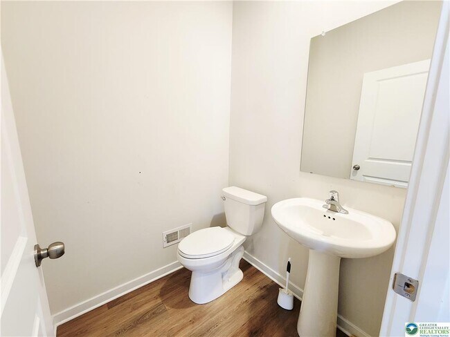 Building Photo - 7699 Clayton Ave