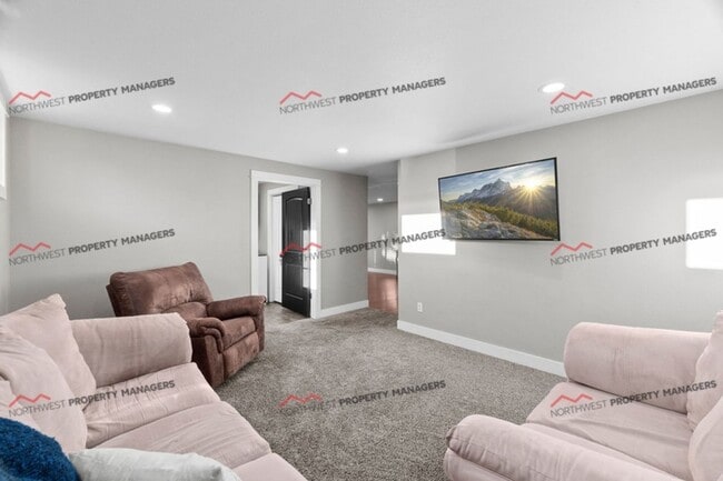 Building Photo - STATUS: AVAILABLE | R37 | $2295  **** MOVE IN SPECIAL ****