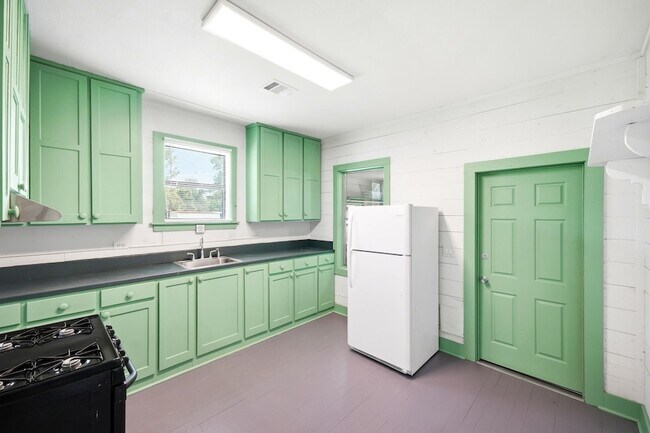 Building Photo - 313 S Blackwell St