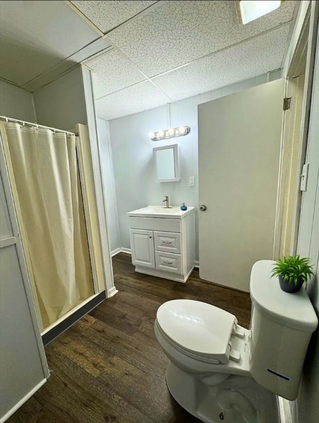 Building Photo - Completely Remodeled Spacious One-Bedroom Apartment First Floor