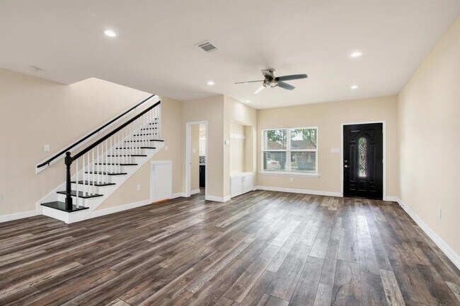 Building Photo - 6605 Avenue O