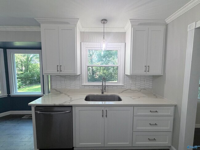 Building Photo - 11114 Hillwood Dr SE