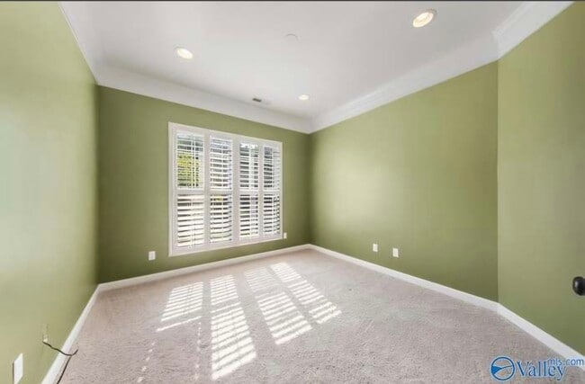 Building Photo - 104 Elm Cove