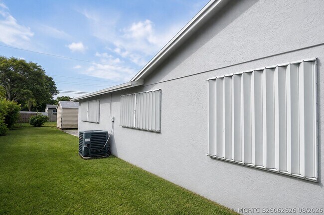 Building Photo - 1223 W 27th St
