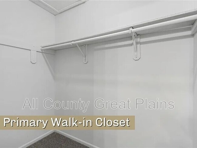 Building Photo - 1917 E Stratford Rd