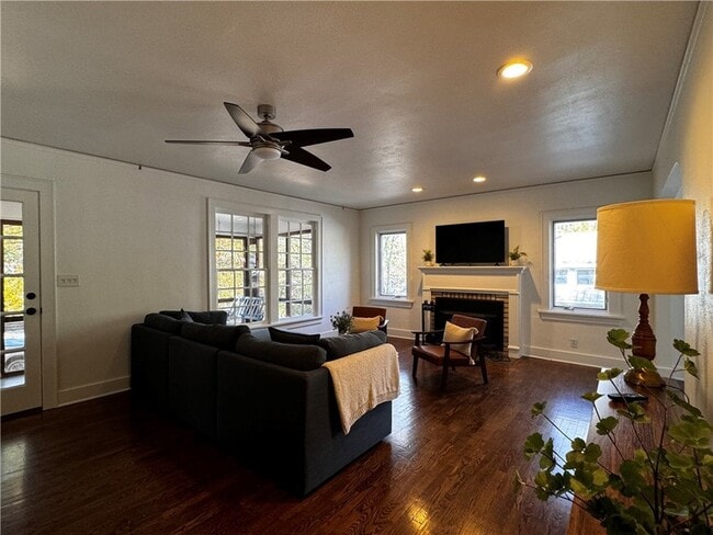 Building Photo - 610 N Olive Ave