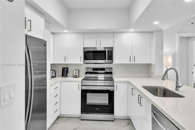 Building Photo - 17375 Collins Ave