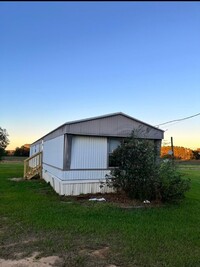 Building Photo - 3/2 Mobile Home Available