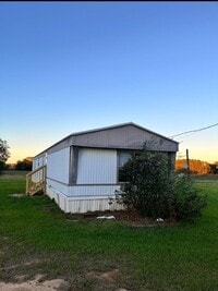 Building Photo - 3/2 Mobile Home Available