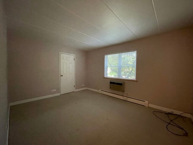 bedroom 1 - 120 N Lincoln Ln