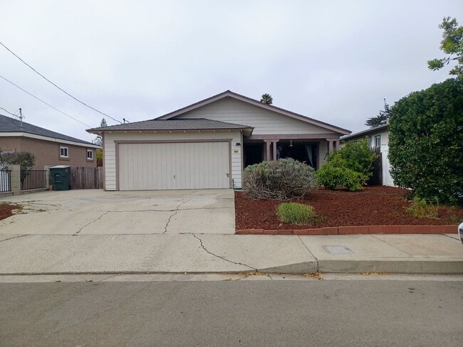 Charming 3BR, 2.5 Bath House in Grover Beach - Charming 3BR,  2.5 Bath House in Grover Beach