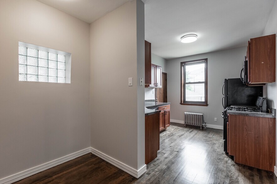 Building Photo - 3823 N Drake Ave